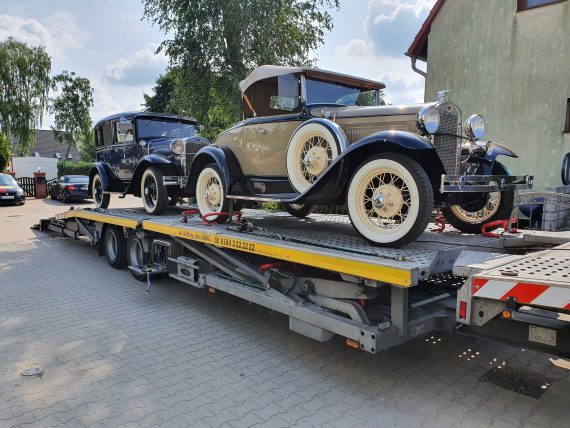 brautlimousine beim transport zum filmdreh von babylon berlin serie vierte staffel